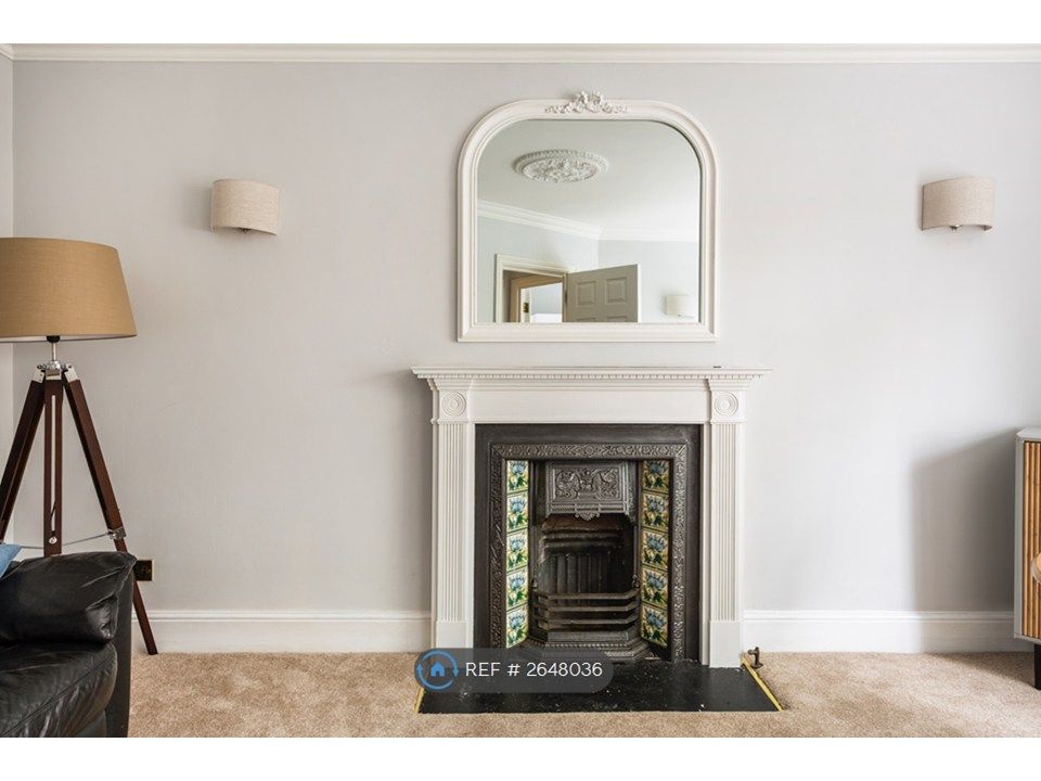 Property photo 3 of 10 Living Room