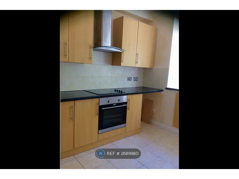 Property photo 3 of 8 Kitchen