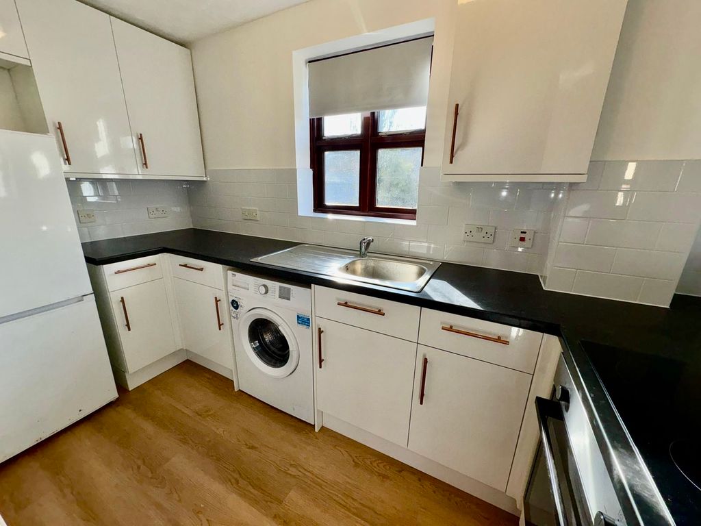 Property photo 3 of 6 Aeb710c7-7269-44Ef-B177-750716344479