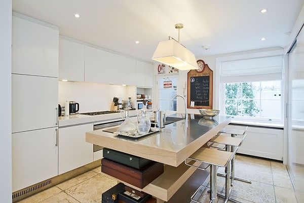 Property photo 3 of 8 Kitchen
