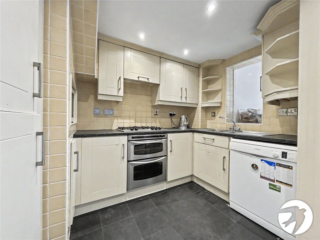 Property photo 2 of 17 Picture No. 12