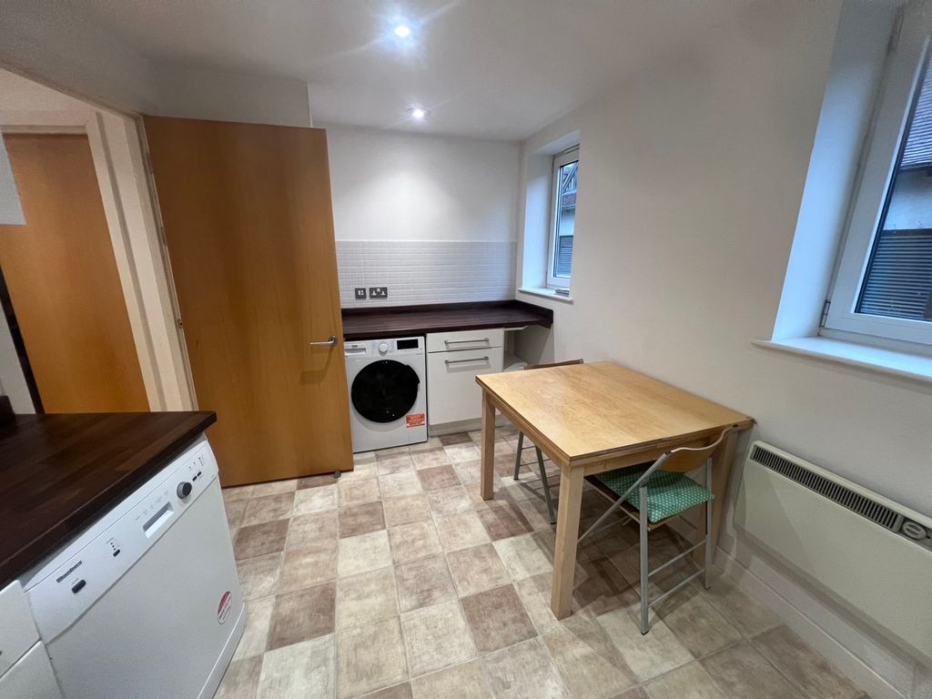 Property photo 3 of 8 Kitchen