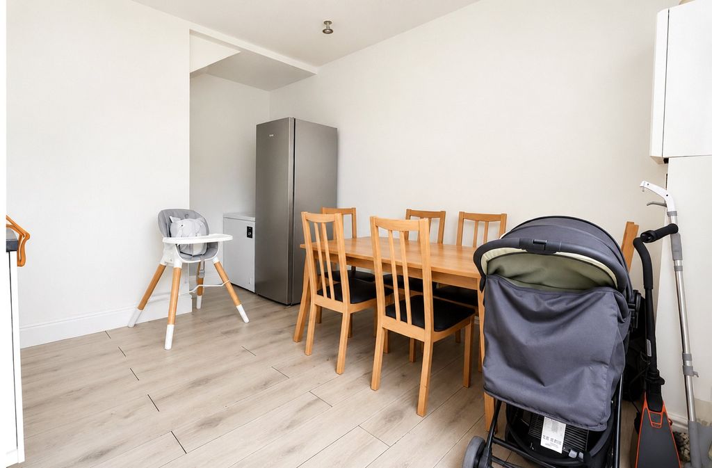 Property photo 3 of 10 Dining Area