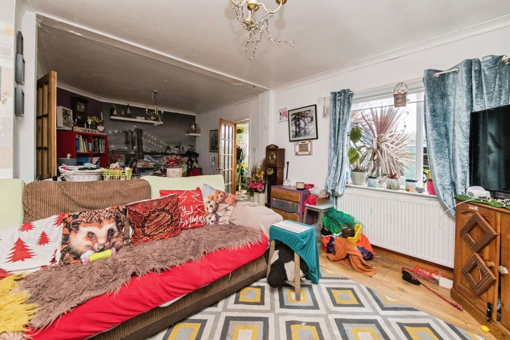 Property photo 3 of 17 Photo