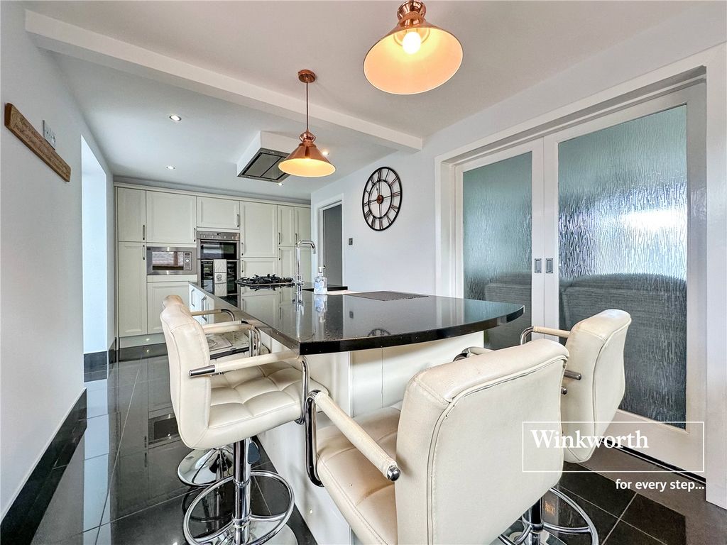 Property photo 2 of 22 Picture No. 17