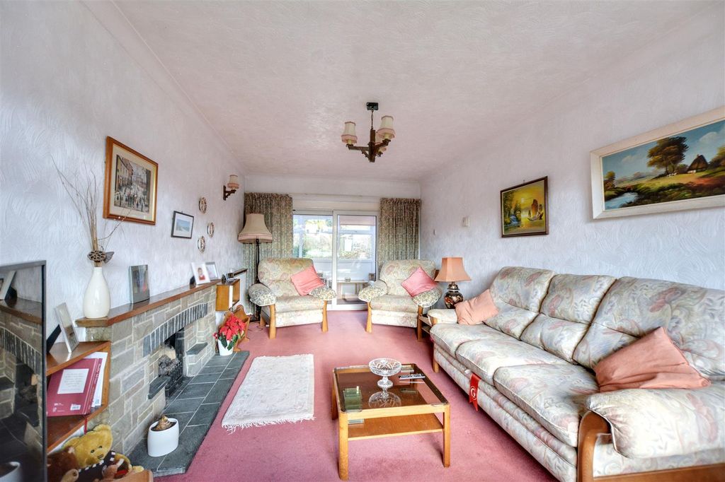 Property photo 2 of 19 Lounge_2.Jpeg