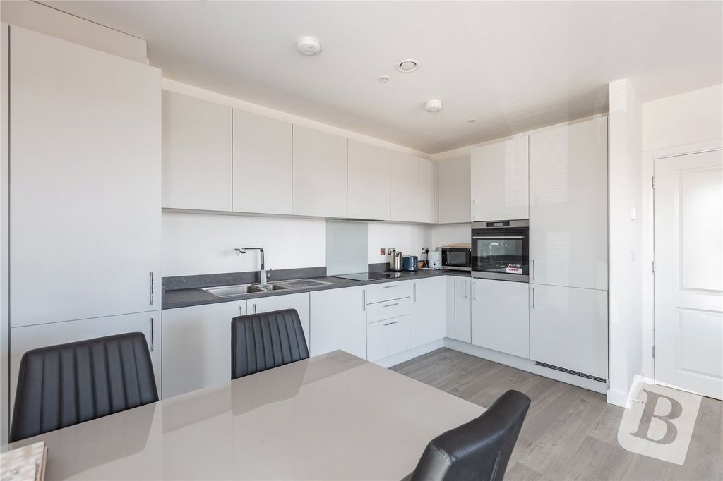 Property photo 2 of 11 Kitchen