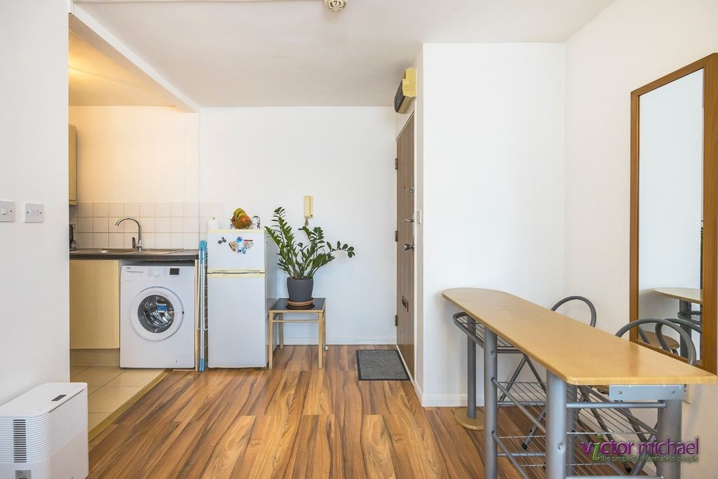 Property photo 3 of 6 3295052