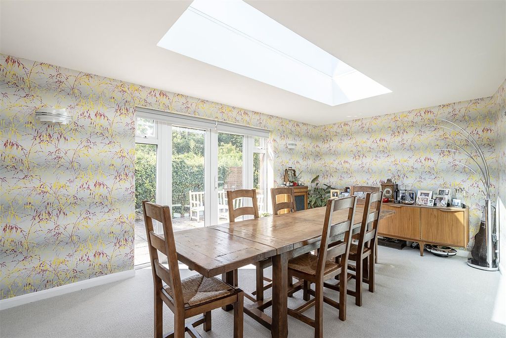 Property photo 3 of 16 46-Kimpton-Road-12.Jpg