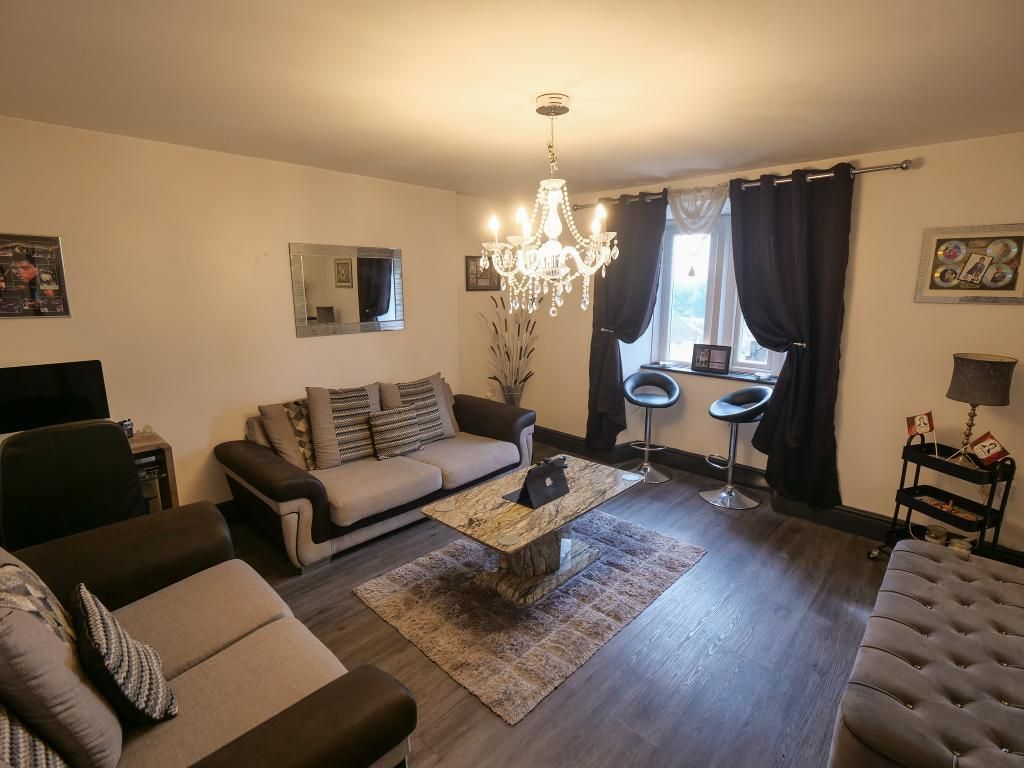 Property photo 2 of 13 Lounge