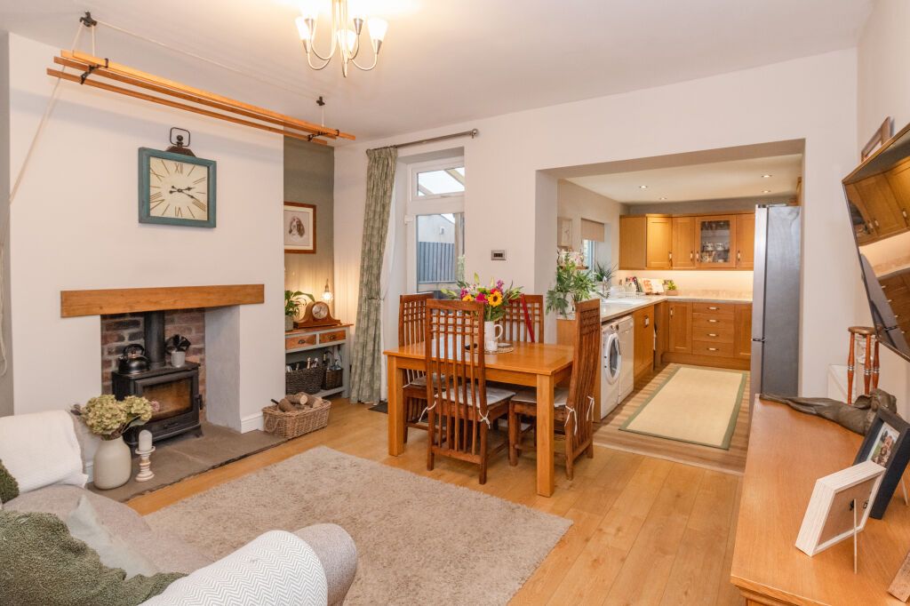 Property photo 2 of 17 Living Kitchen