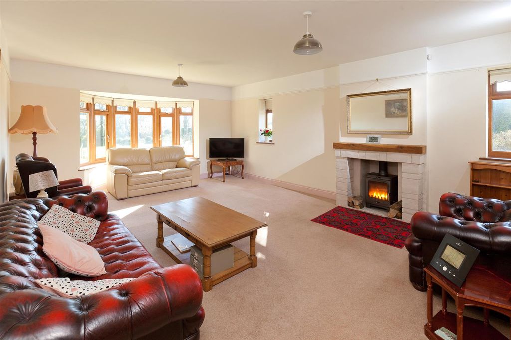 Property photo 2 of 26 Sitting Room