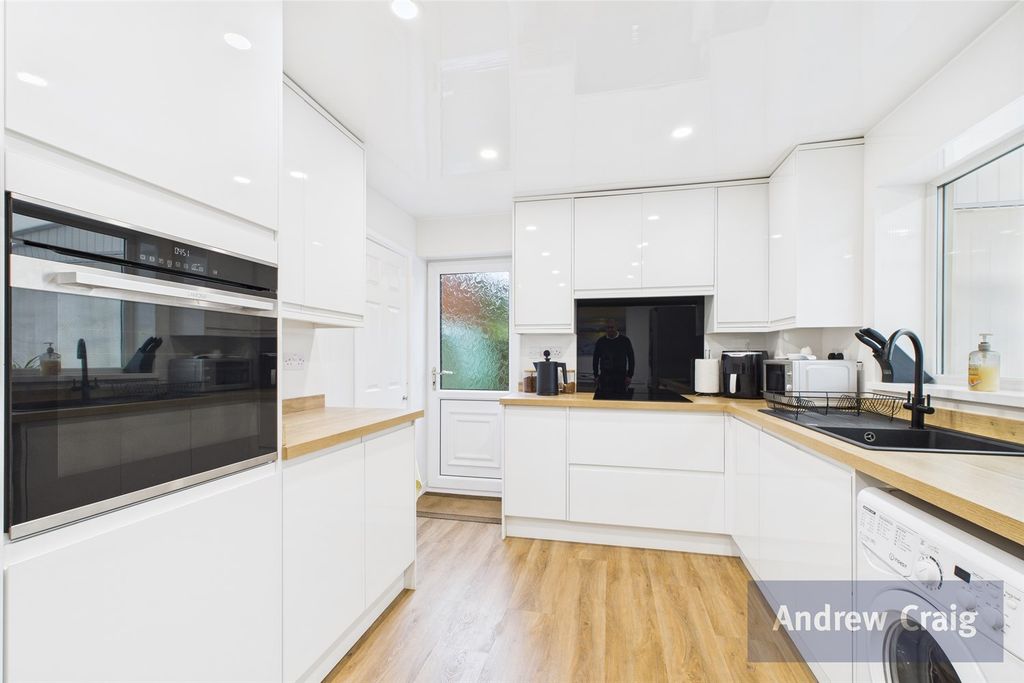 Property photo 2 of 18 Kitchen Diner