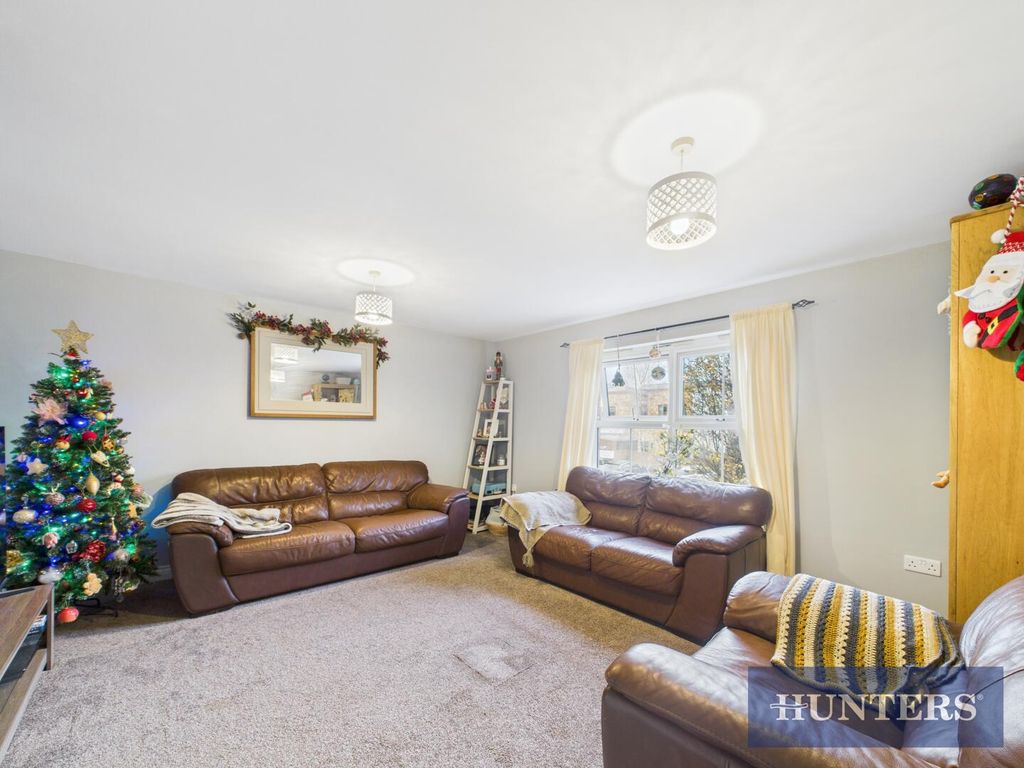 Property photo 3 of 17 Living Room