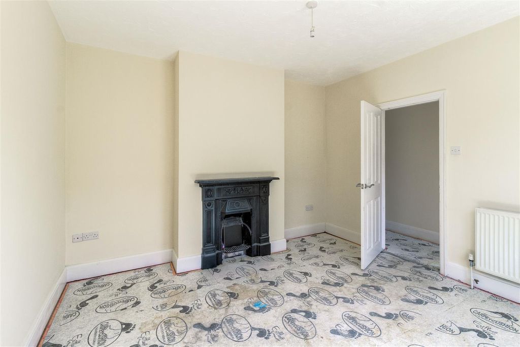 Property photo 3 of 14 Living Room