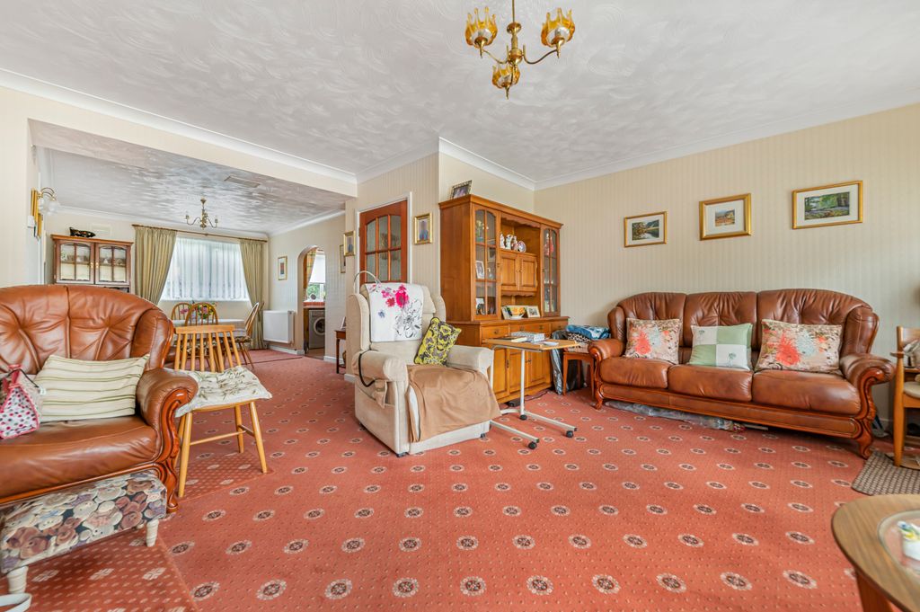 Property photo 1 of 21 Lounge (3)