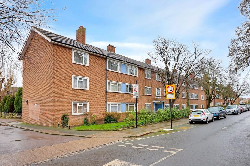 Property photo 2 of 13 02-783E13-3F98Jhpropwpen - 83 Elsinore Road - 43-m