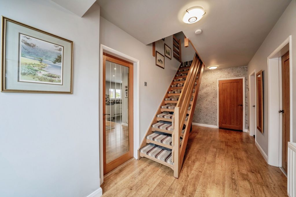 Property photo 2 of 18 Hallway