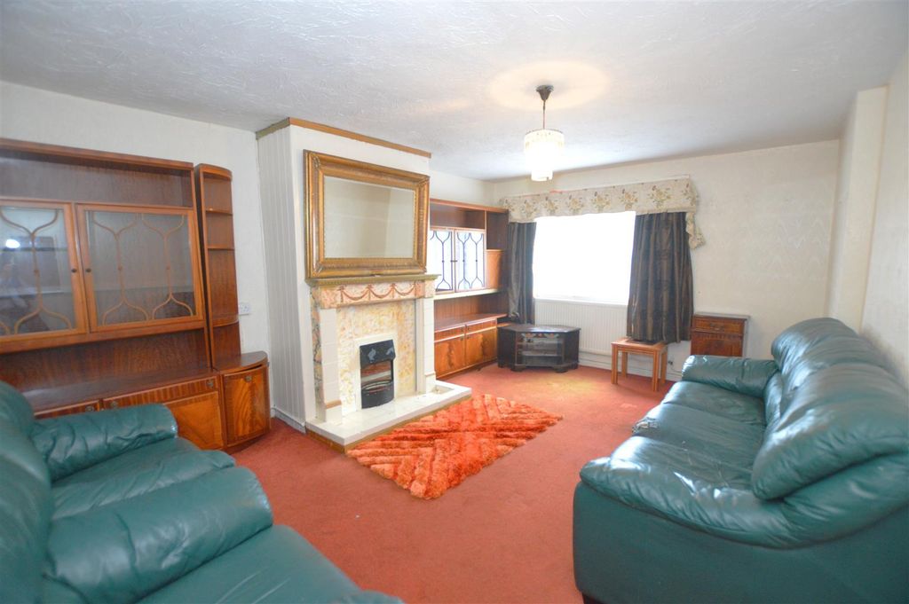 Property photo 2 of 7 172 Whitton Dene Living Room.Jpg