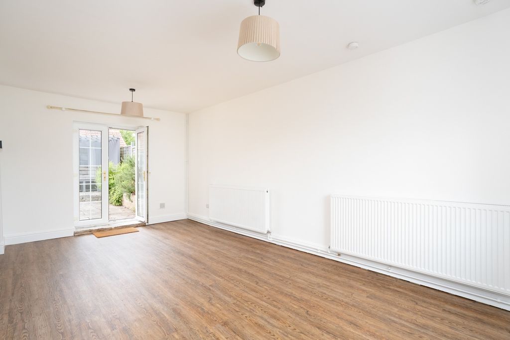 Property photo 2 of 13 4867825