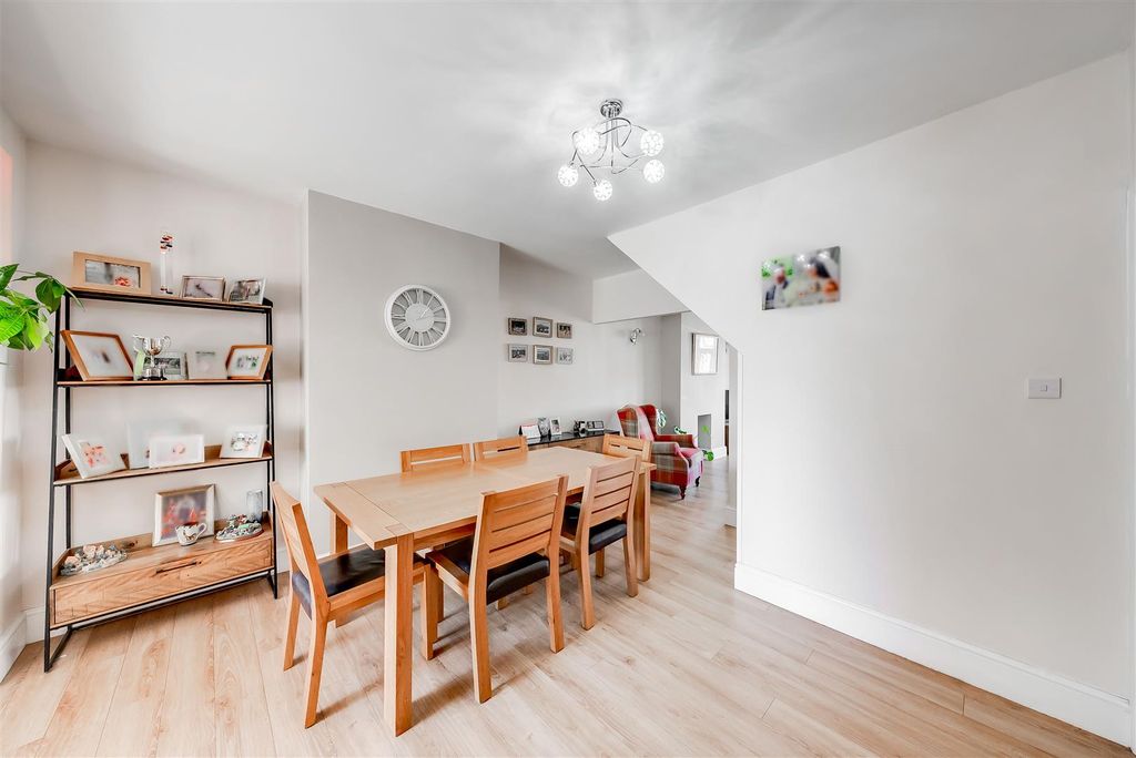 Property photo 3 of 26 A7S04794Hdr.Jpg