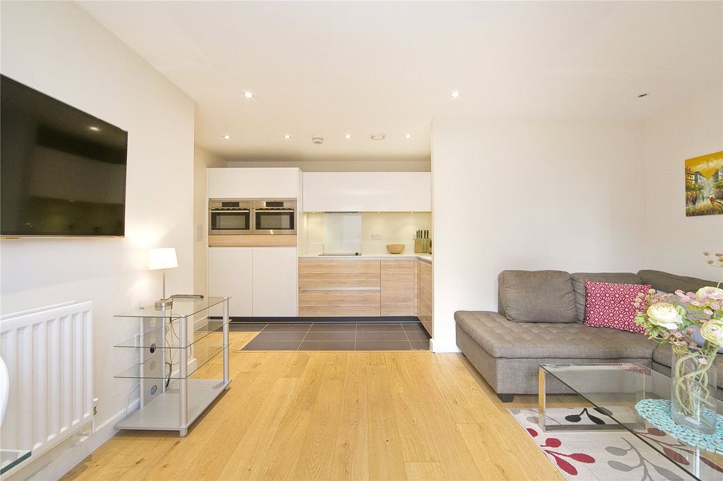 Property photo 3 of 10 Reception