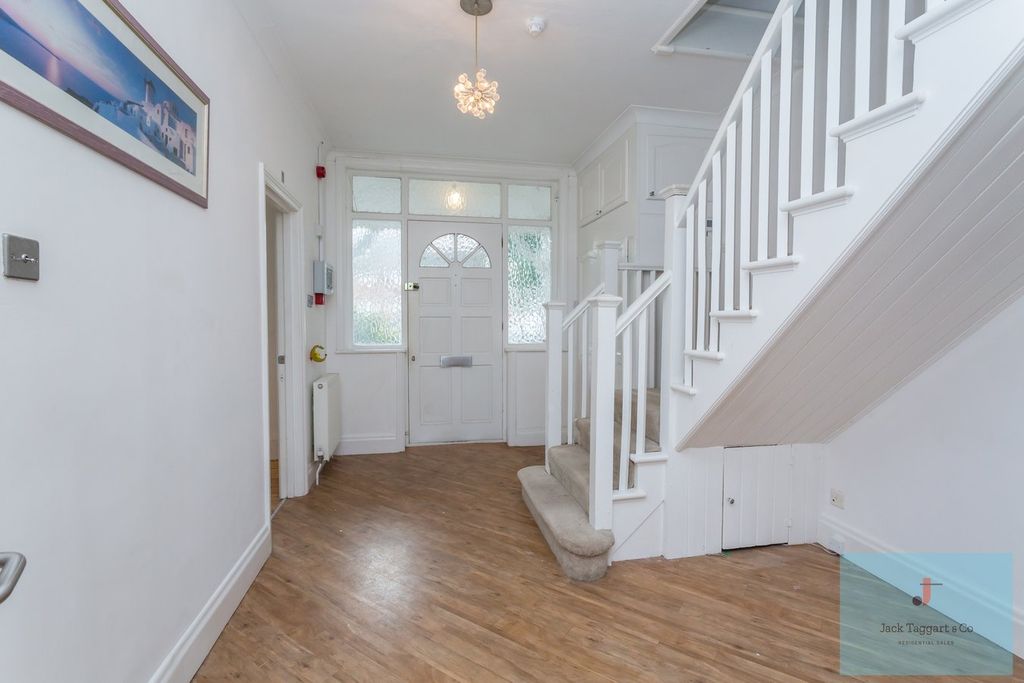 Property photo 2 of 27