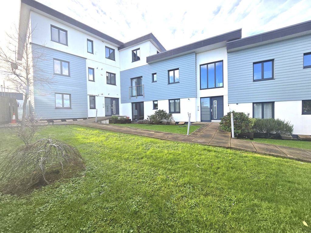 Property photo 2 of 9 Rear And Communal Gardens 