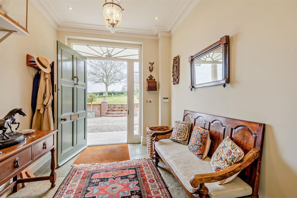 Property photo 3 of 26 8639209-Interior27-800.Jpg
