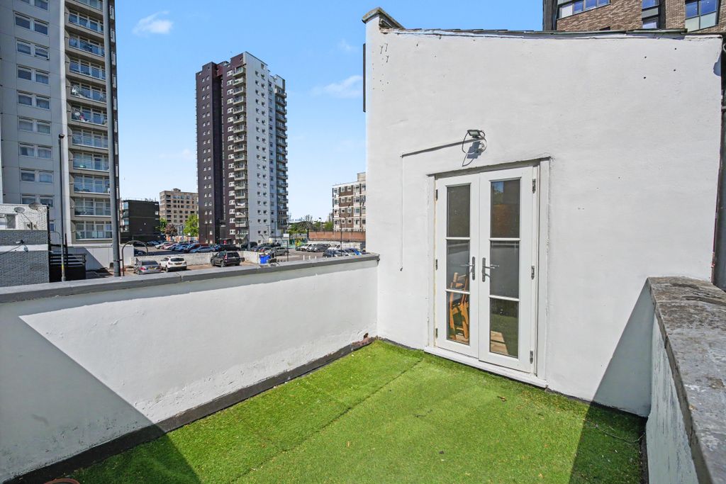 Property photo 2 of 13 28B Wagner Street, Peckham, London, Se15 1Nn