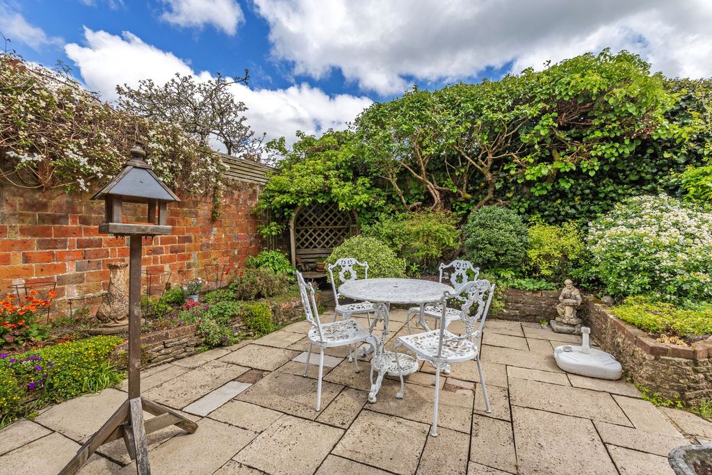 Property photo 2 of 11