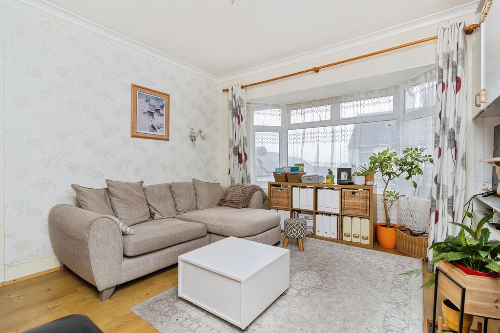 Property photo 3 of 27