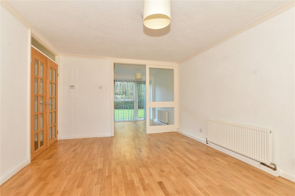 Property photo 3 of 10 Lounge