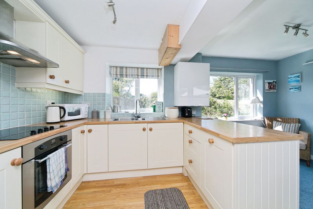 Property photo 3 of 21 Photo