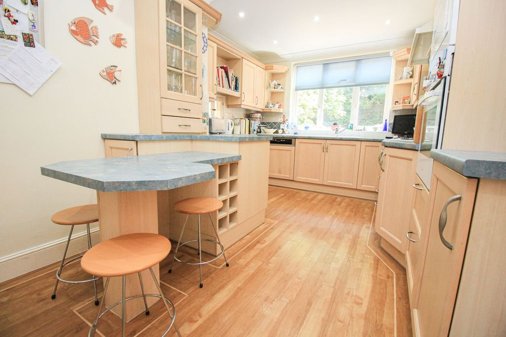 Property photo 3 of 25