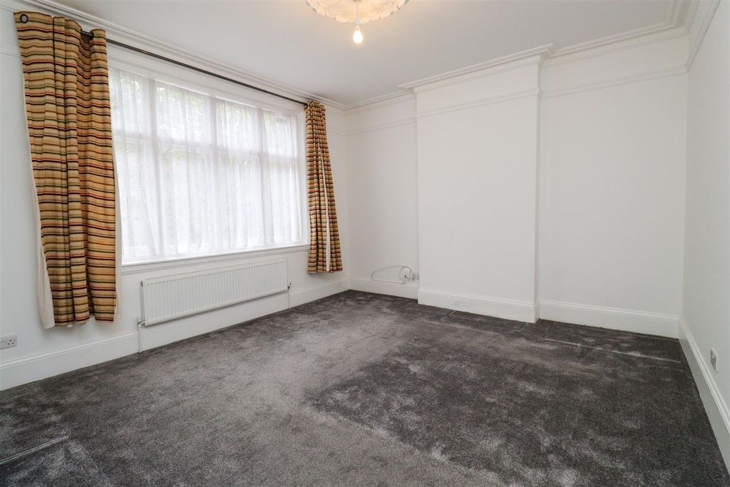 Additional image 15 of 7 bed detached house for saleSalisbury Road, Farnborough GU14
