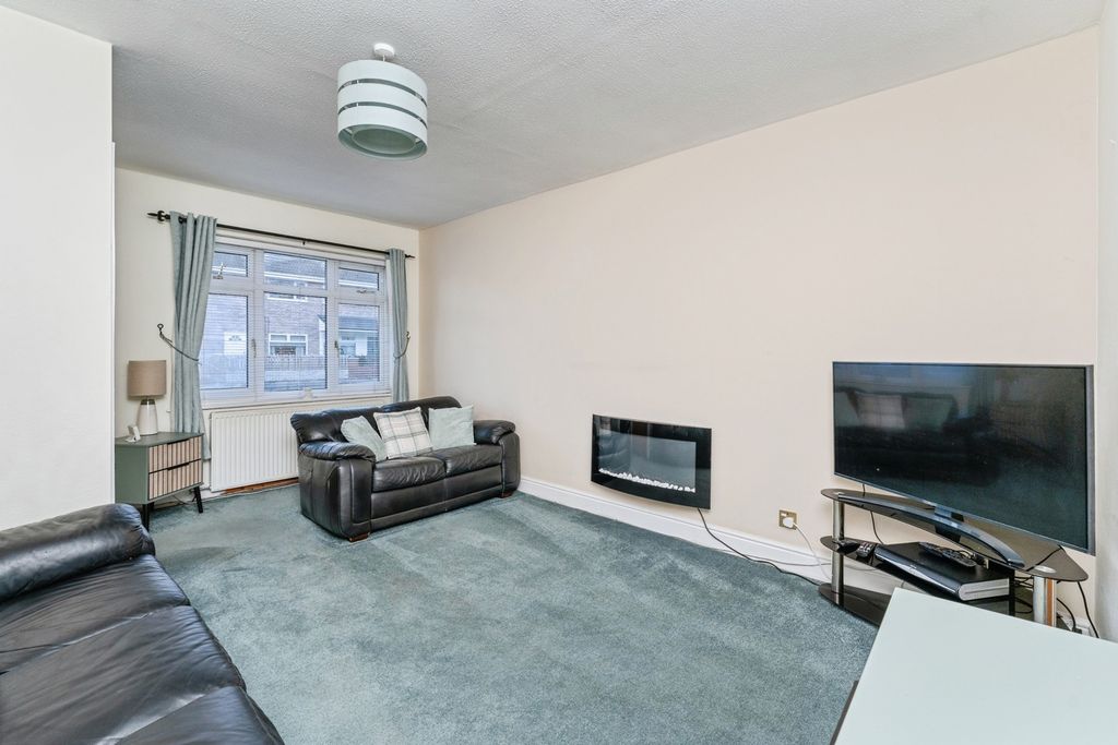 Property photo 2 of 17 Lounge