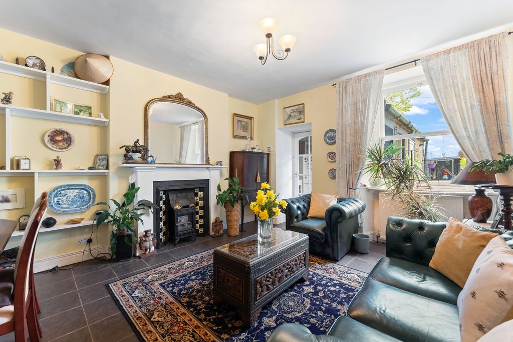 Property photo 2 of 36