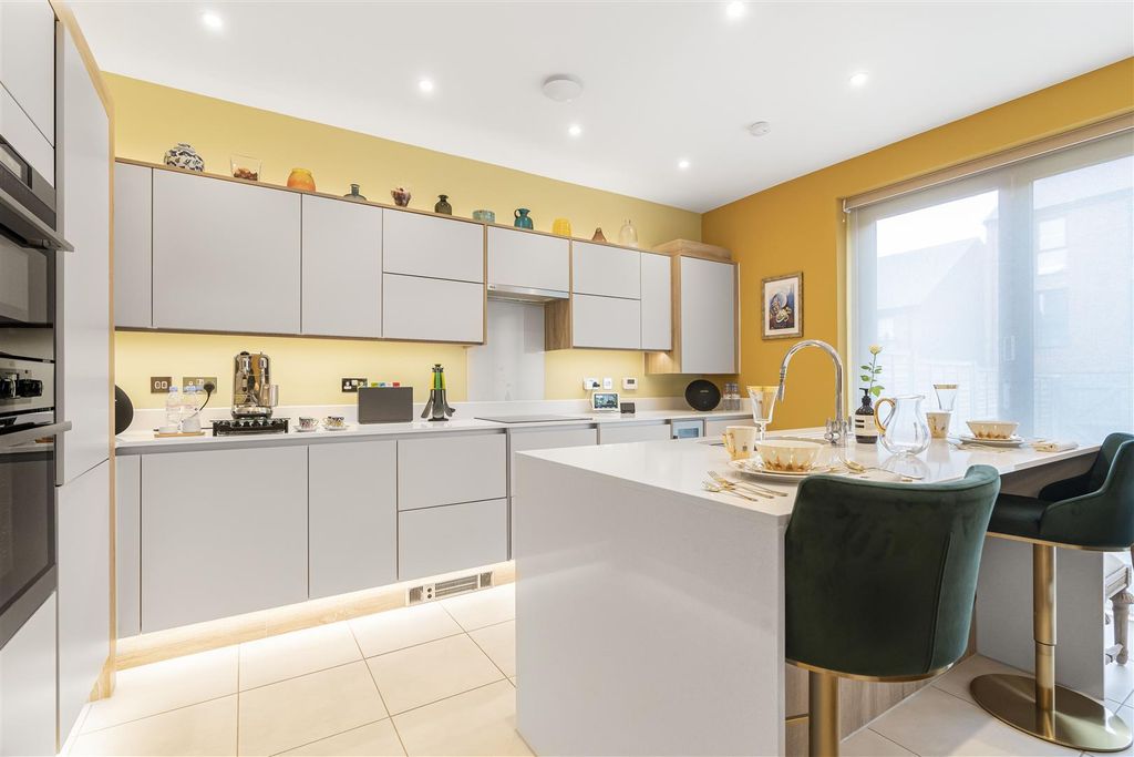 Property photo 3 of 36 47_16067.Jpg