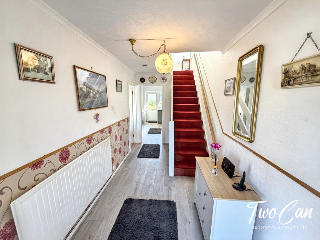 Property photo 2 of 28