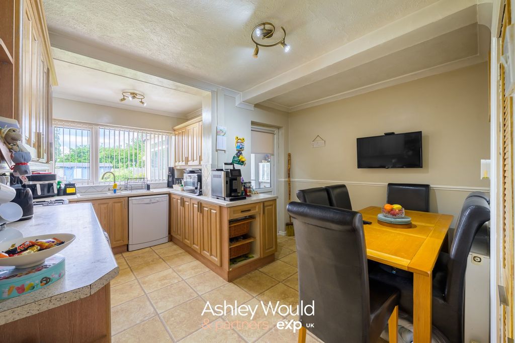 Property photo 2 of 28