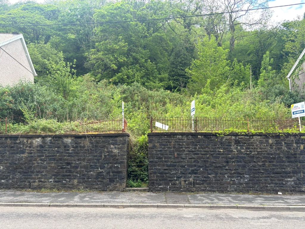 Property photo 3 of 5 Picture No. 05