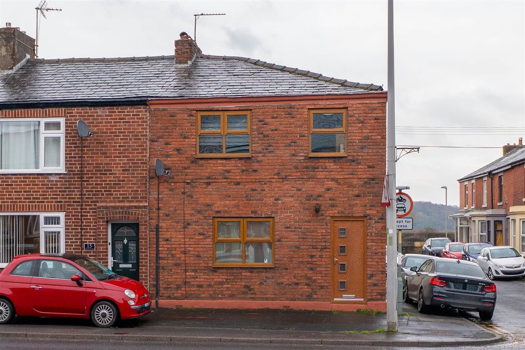 Property photo 1 of 18 Front External