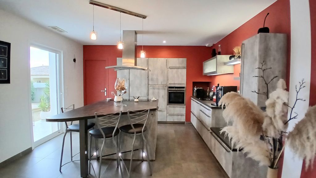 Property photo 2 of 25