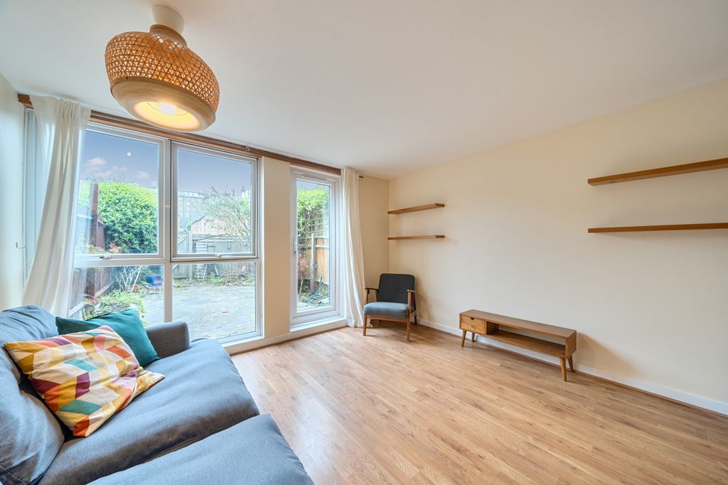 Property photo 3 of 18 Reception