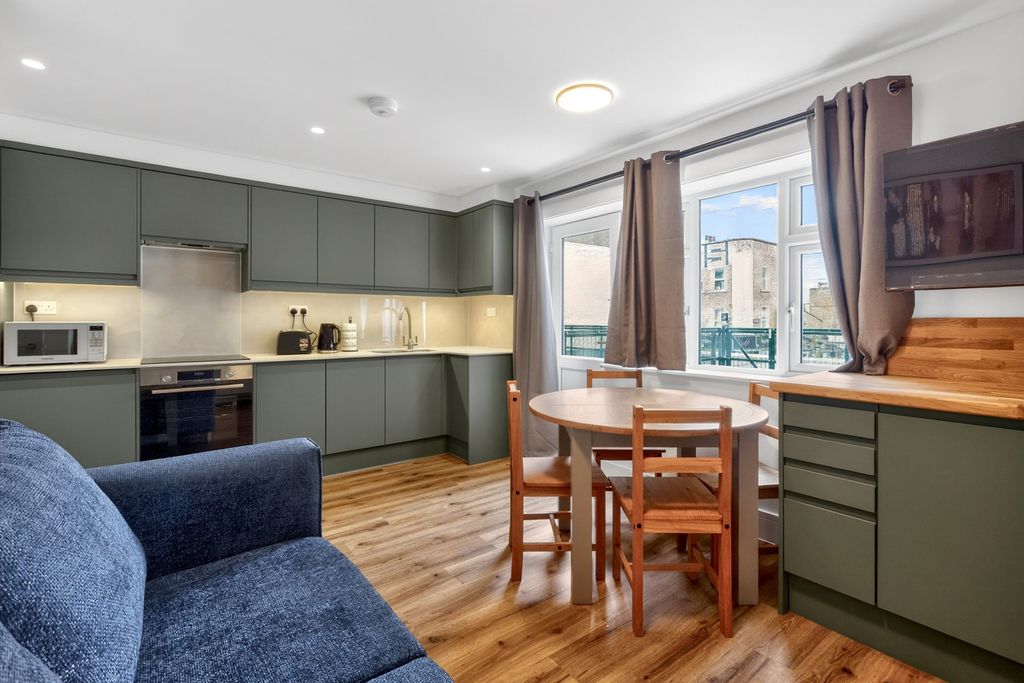 Property photo 1 of 20 Reception/Kitchen