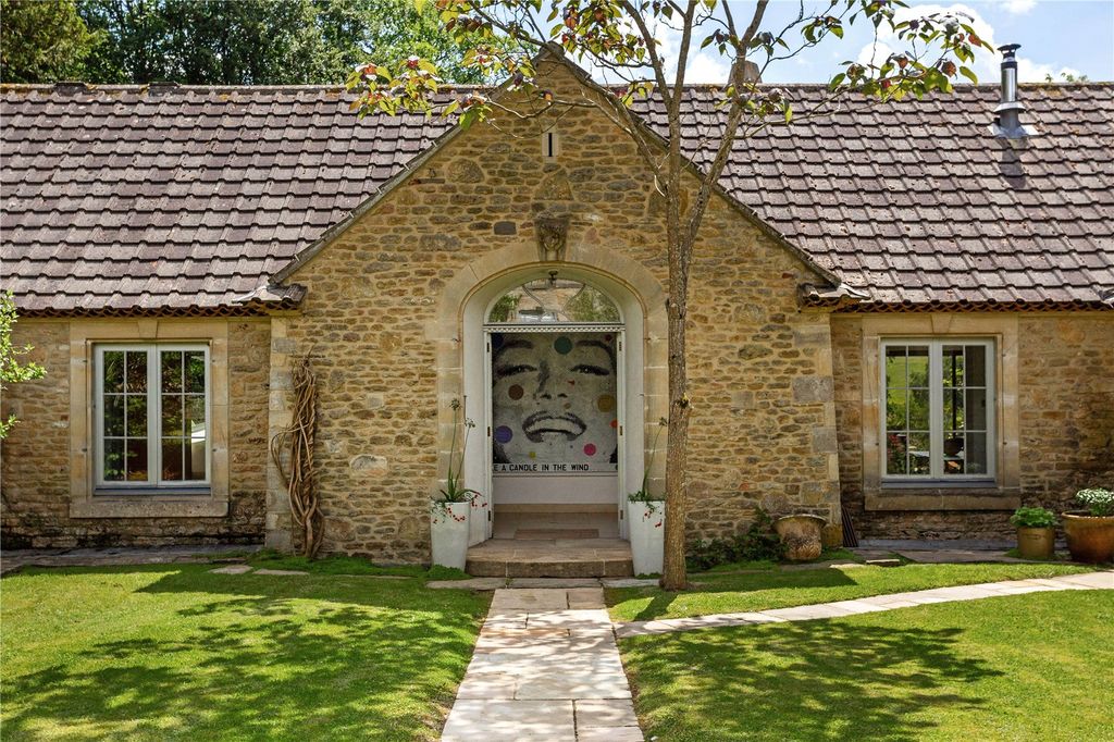 Property photo 1 of 28 Stradling House