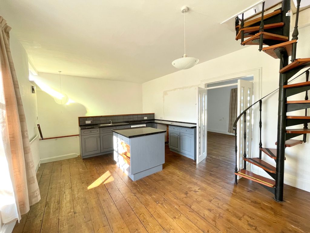 Property photo 3 of 9