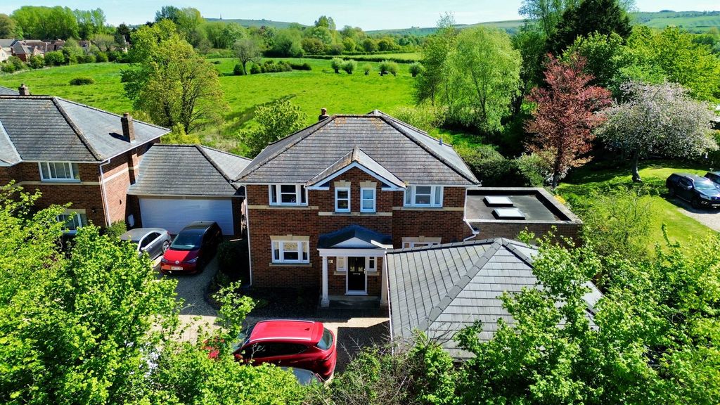 Property photo 2 of 31