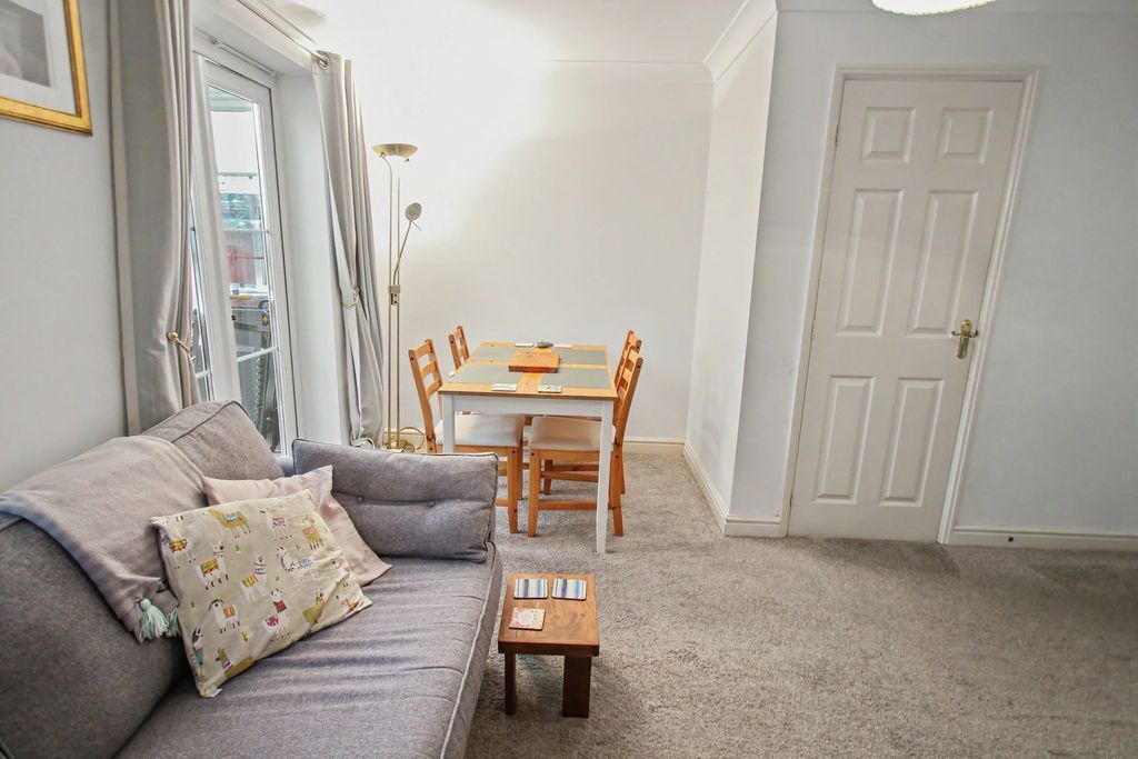 Property photo 3 of 19